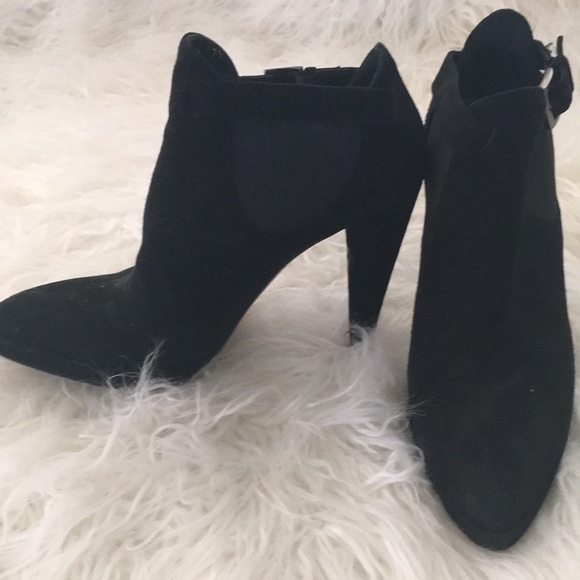 Shoes - Picture 2 of 4